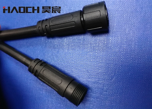 DC插头模具批量生产时常见缺陷有哪些